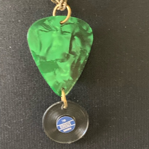 Necklace harmonica guitar pick record album green - Picture 5 of 8
